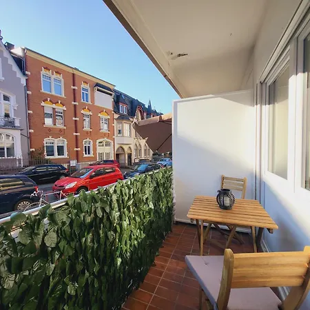 Zentrales Mit Balkon Und Parkplatz